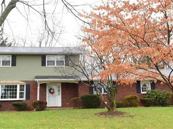 911 Yorkshire Rd, Bethlehem, PA 18017