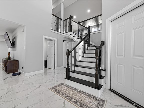 4th image of 16320 Cadwin Ct
