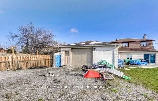 6 Monaco Ct — Photo 32