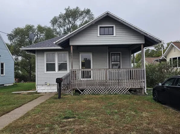 2421 E 4th St, Waterloo, IA 50703