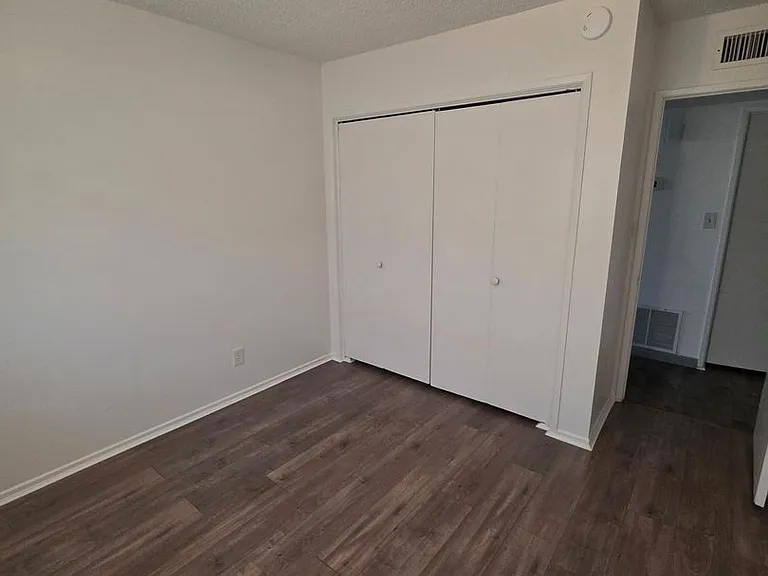 1160 Jasper Ave — Photo 7