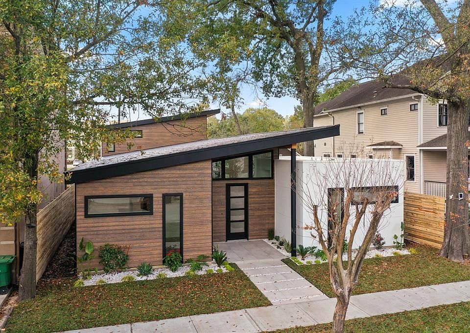 Welcome home to 409 Oxford. Magazine worthy living in the heart of the sought after Houston Heights.
