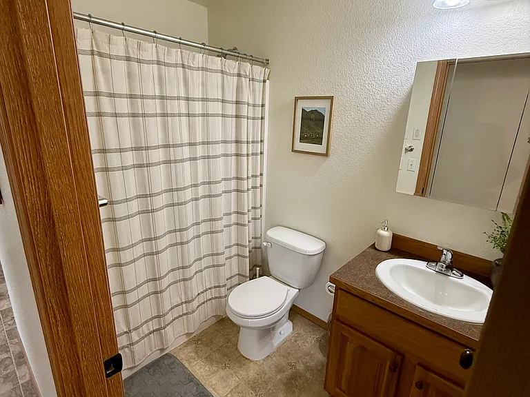 1372 N Angus Loop — Photo 13