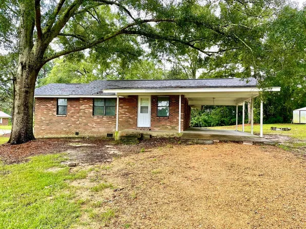 107 Lake Place Cir, Lumberton, MS 39455