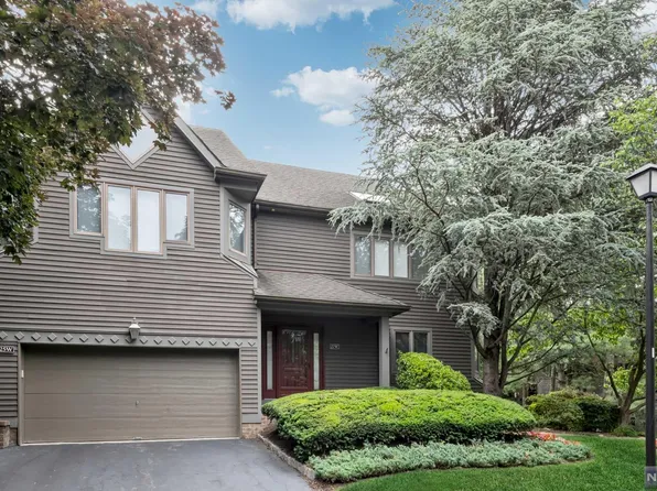 27 Pamrapo Ct W, Glen Rock, NJ 07452