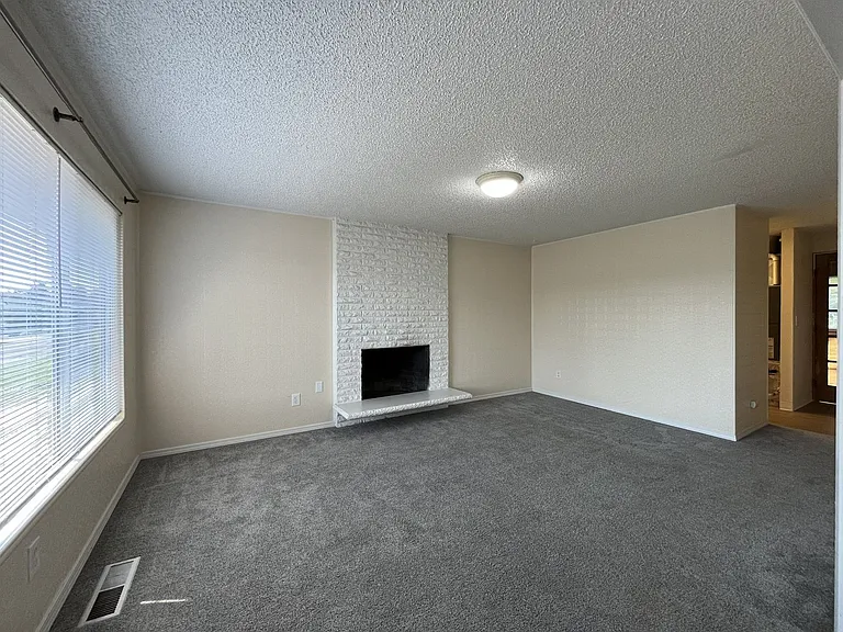 687 SE Barnes Ave — Photo 13