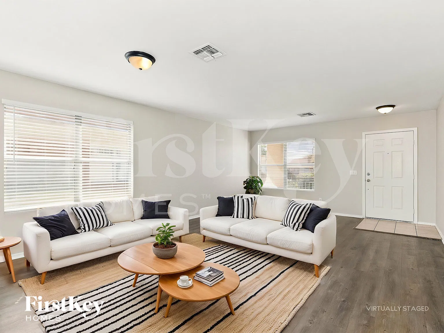 4 bed, 2.0 bath, 1978 sqft, $1,990 — Photo 3