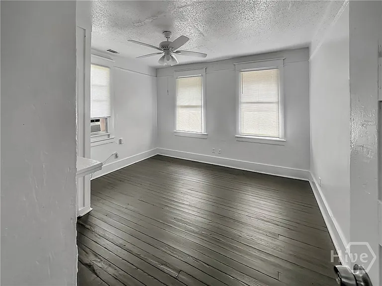 1022 W 46th St — Photo 18