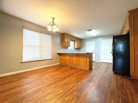 5th image of 1637 Fresno St