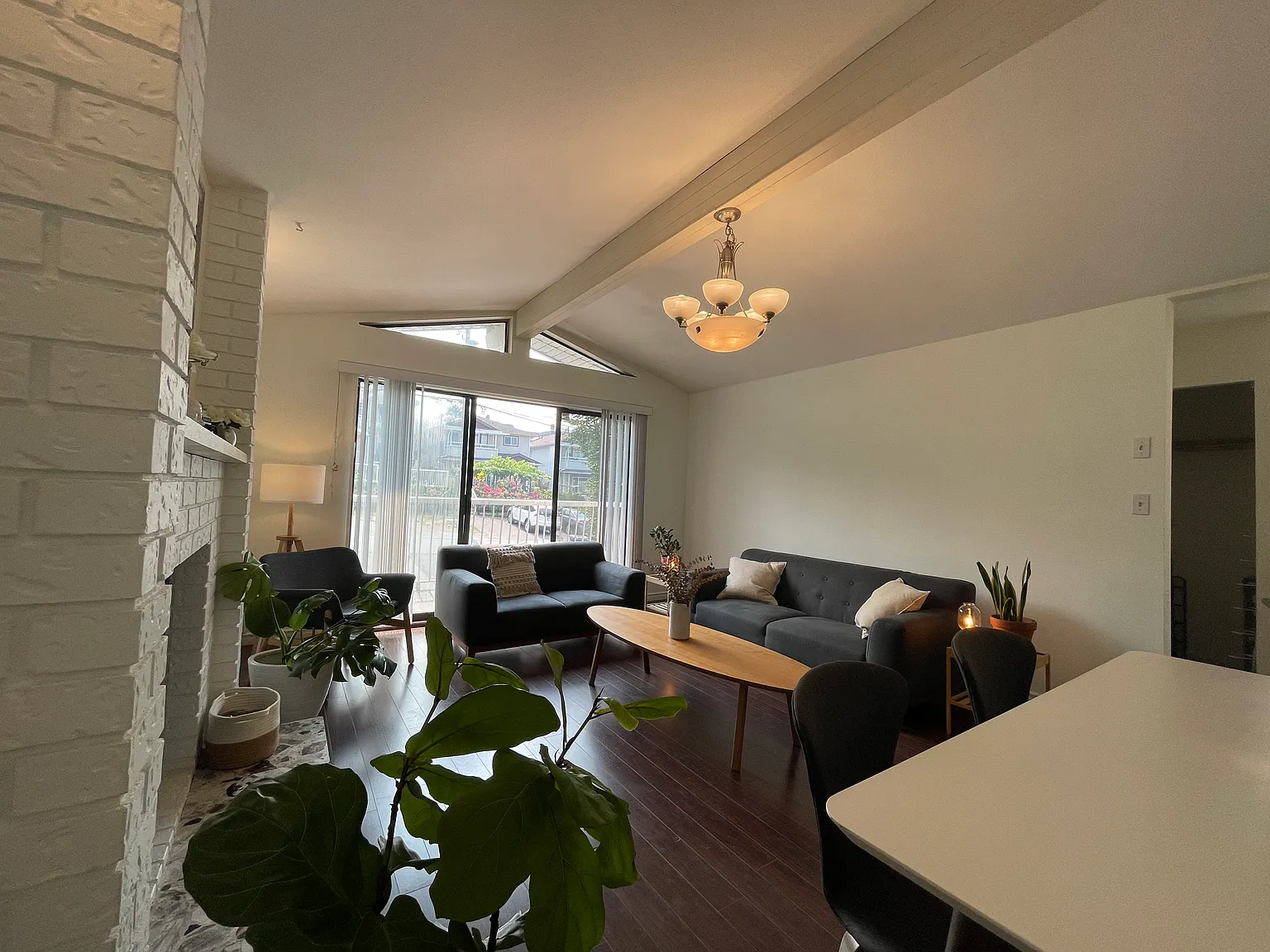 5 bed, 2500 sqft, $2,950 — Photo 1
