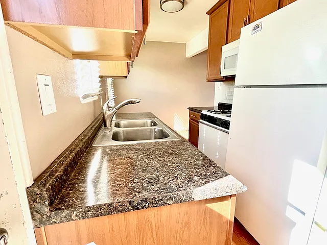 2055 N Morena Blvd — Photo 8
