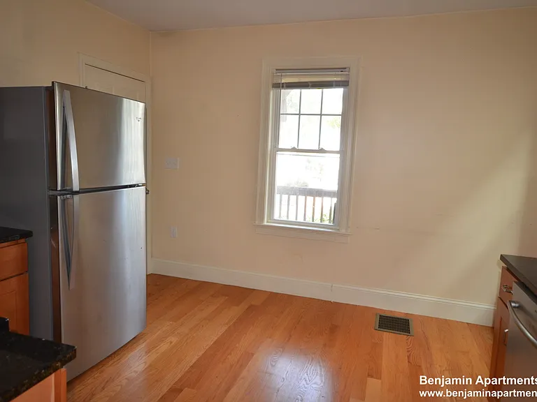 74 Brooks St #13 — Photo 6