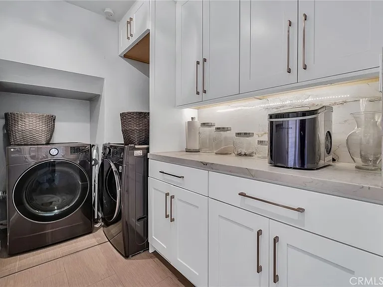 2324 W 37th St — Photo 12