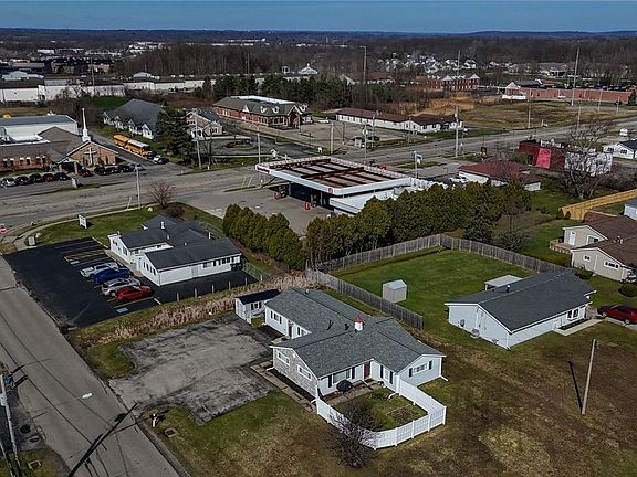 3rd image of 1385 Russell Dr