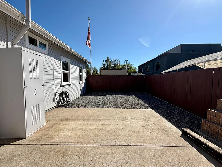 1190 Pine Ave — Photo 18