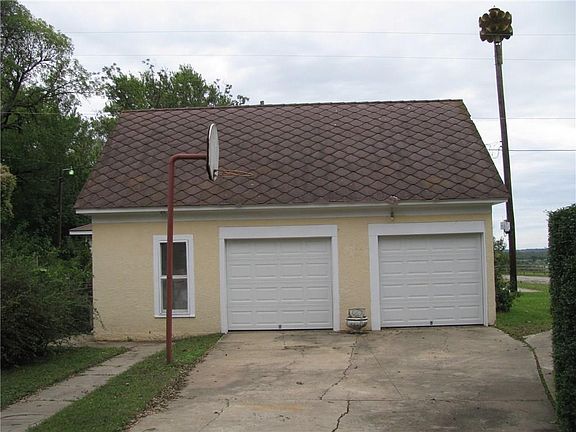 3rd image of 624 S 4th St