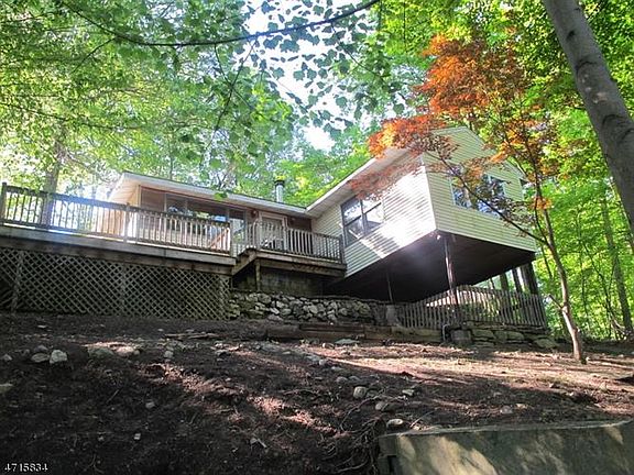4th image of 46 Pleasant Valley Dr