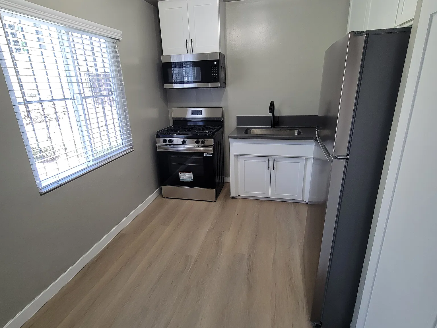 Studio, 550 sqft, $1,595 — Photo 1