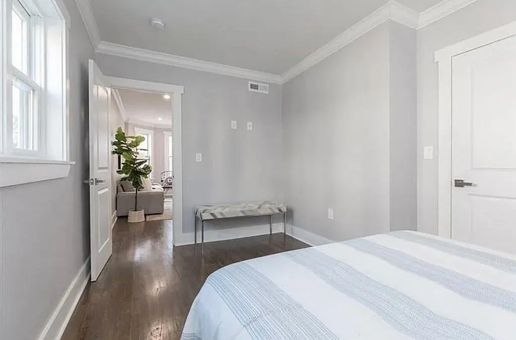 2 bed, 1000 sqft, $3,300 — Photo 2