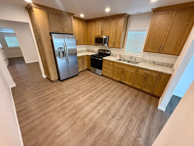 1329 Elm St — Photo 10