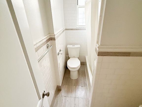 5th image of 146 E 19th St APT 5G