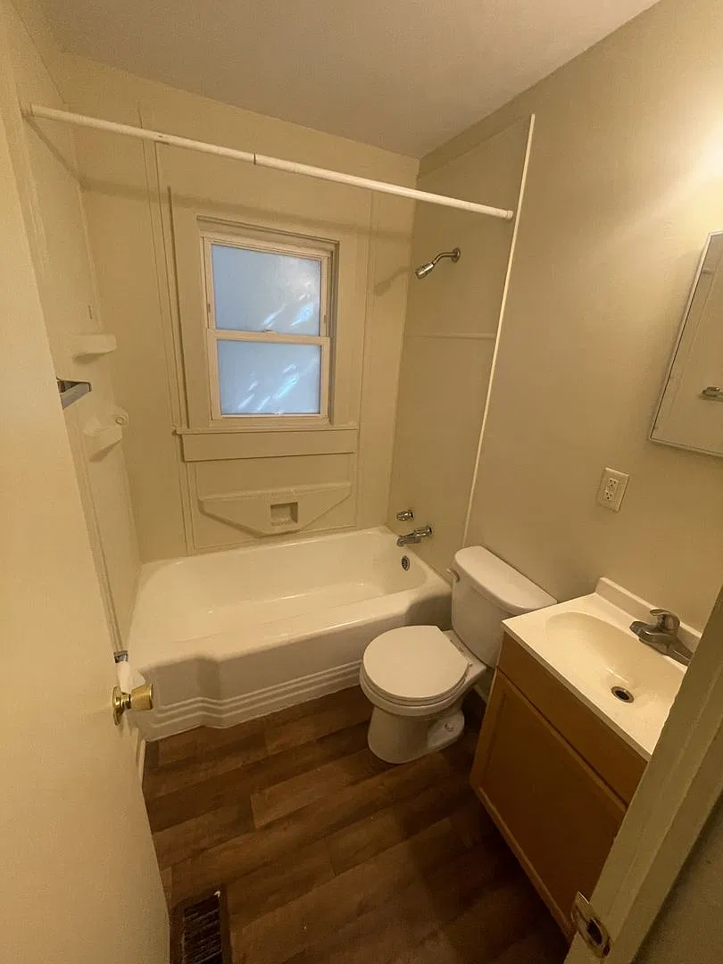 1 Bedroom 1 Bathroom — Photo 4