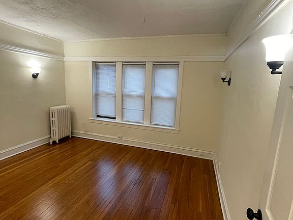 2nd image of 5050-58 N Kenmore Ave #6