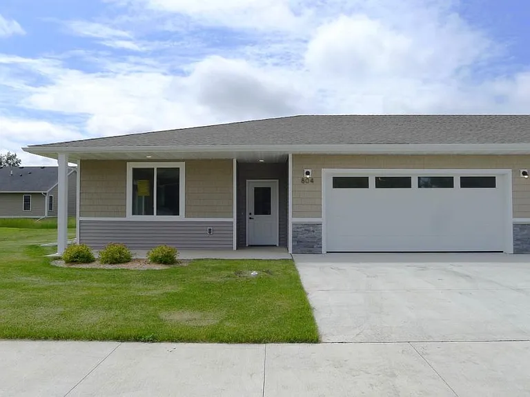 804 Parkside Ln — Photo 1