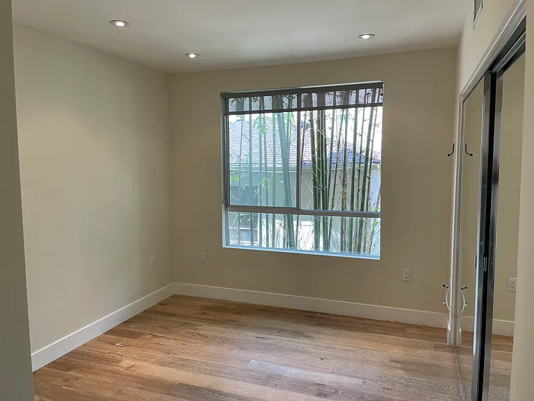 1666 Greenfield Ave #103 — Photo 14