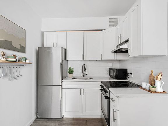 5th image of 313 W 29th St APT H