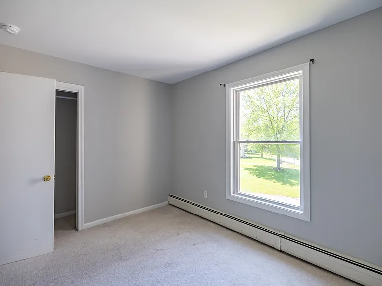 73 Millbrook Ln — Photo 9