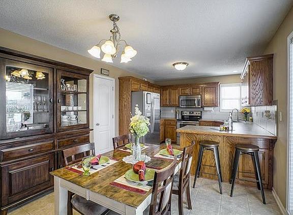 5th image of 645 SW Tisha Ln