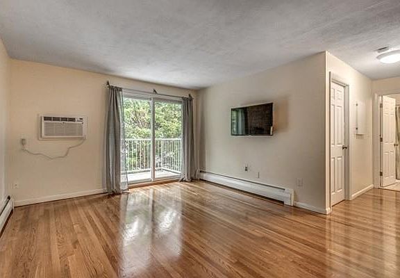 3rd image of 244 Salem St APT 12