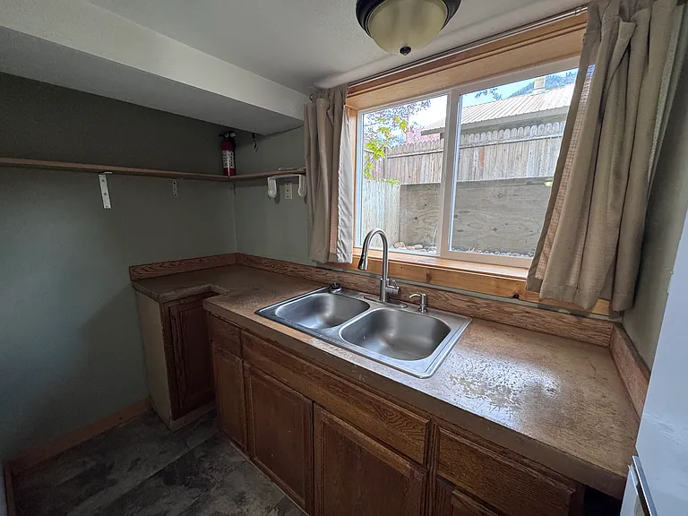 410 Evans St — Photo 8