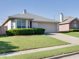 913 Sharp Dr, Cedar Hill, TX 75104
