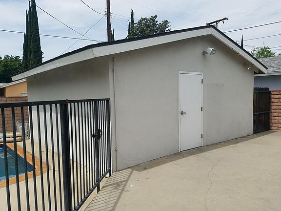 detached garage