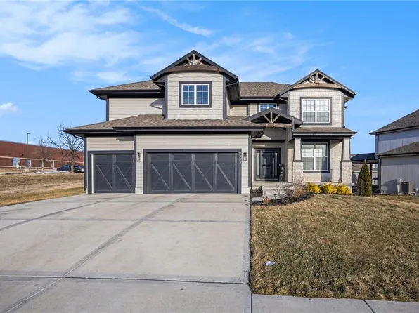 5823 Belmont Dr, Shawnee, KS 66226