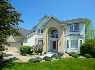 3097 Eagle Valley Dr, Woodbury, MN 55129