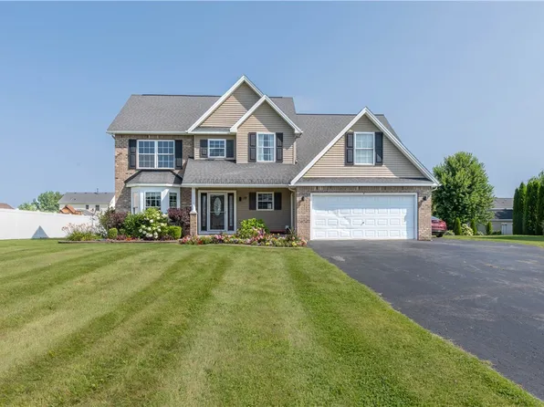 10 Fallwood Ter, Hilton, NY 14468