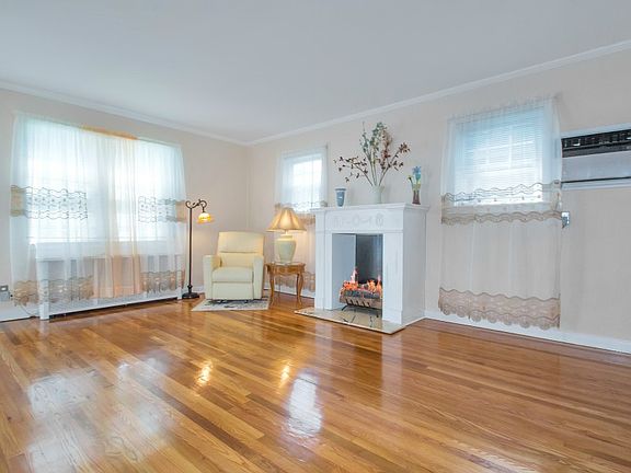 4th image of 661 Foch Blvd
