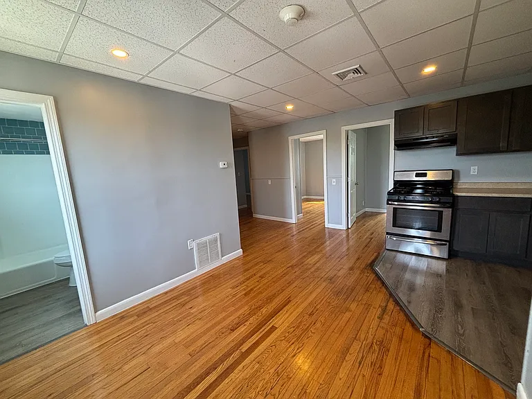 84 Boutwell St #3F — Photo 2