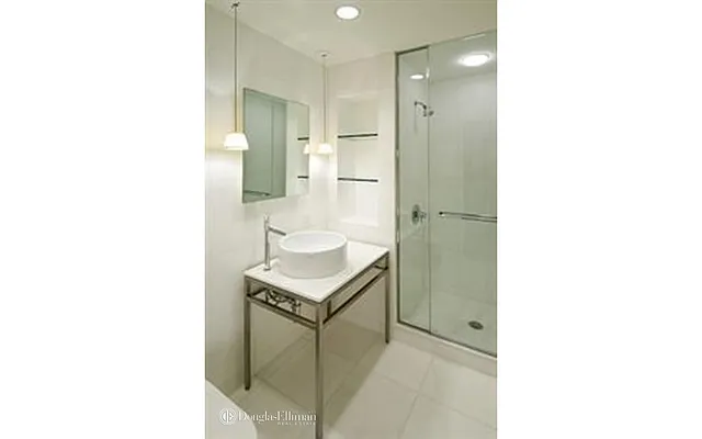 Rented by Douglas Elliman | media 29