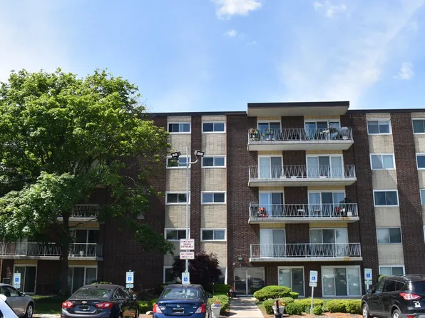 2900 Maple Ave APT 10E, Downers Grove, IL 60515