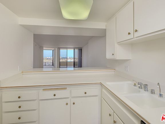 5th image of 4335 Marina City Dr