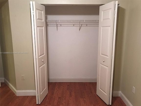 4th image of 2945 NE 185th St APT 1404