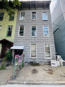 24 Perrine Ave, Jersey City, NJ, 07306