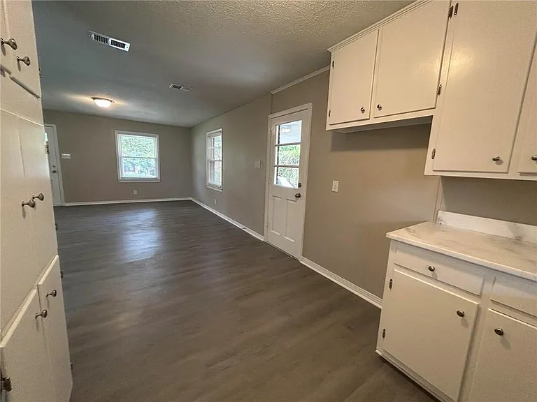 506 Seville Dr — Photo 14