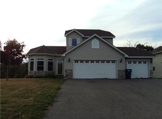 11742 N Meadow Curv, Lindstrom, MN 55045