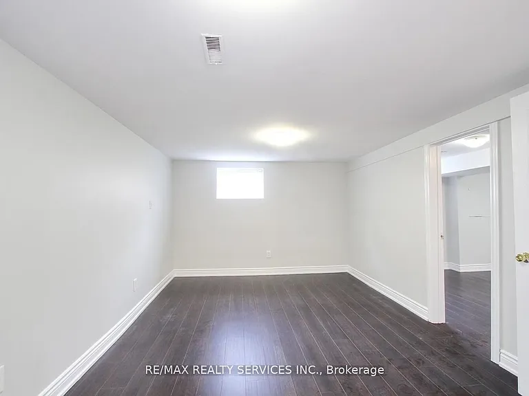 185 Earnscliffe Cir — Photo 25