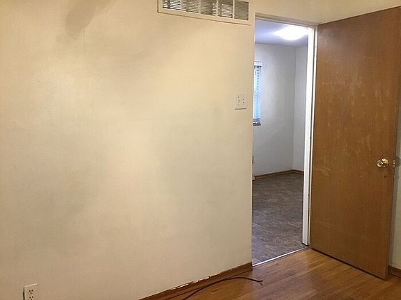5th image of 3751 Kosciusko St